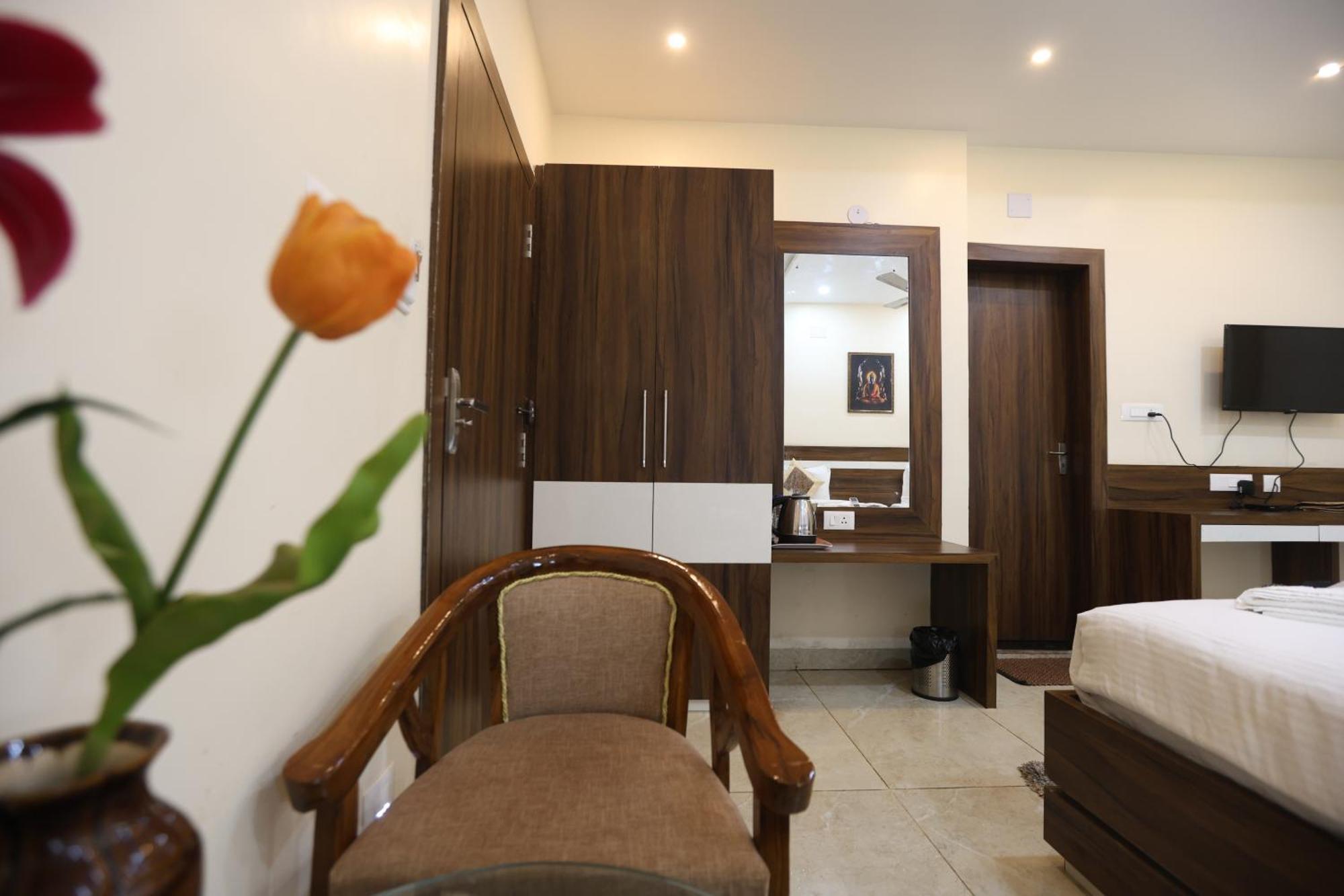 Hotel Sj Pride Μπουμπάνεσβαρ Εξωτερικό φωτογραφία