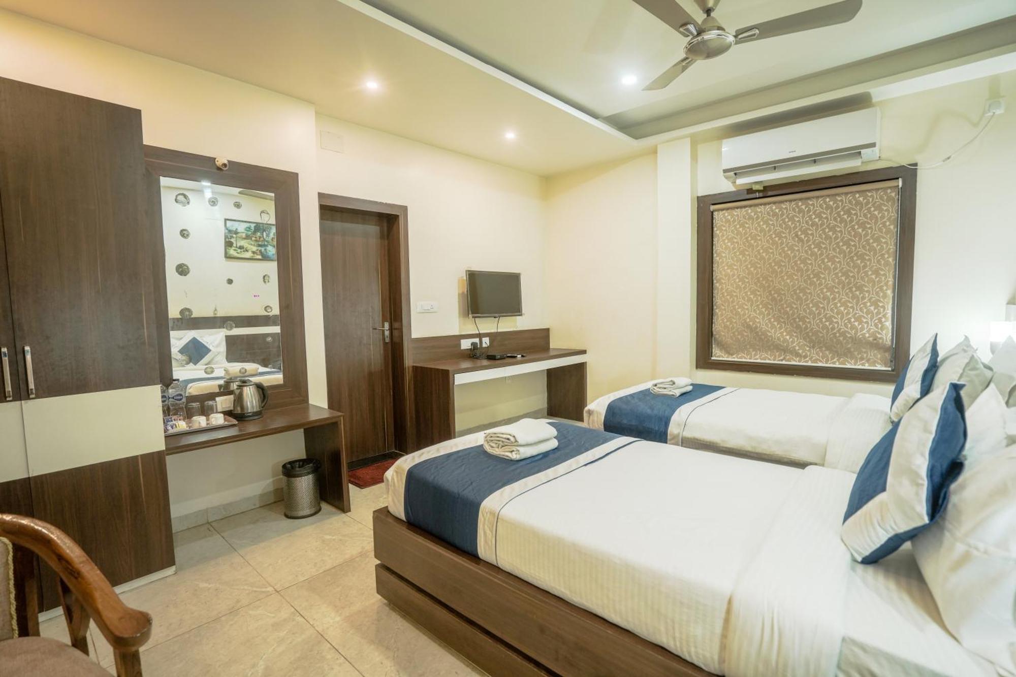 Hotel Sj Pride Μπουμπάνεσβαρ Εξωτερικό φωτογραφία